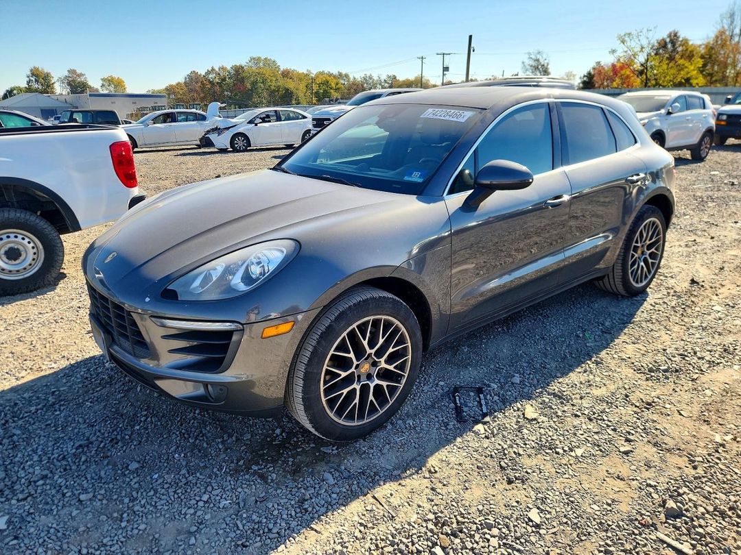 Vue de 2016 PORSCHE MACAN S, angle 1