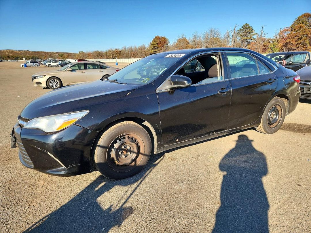 منظر 2017 TOYOTA CAMRY HYBRID LE، زاوية 1