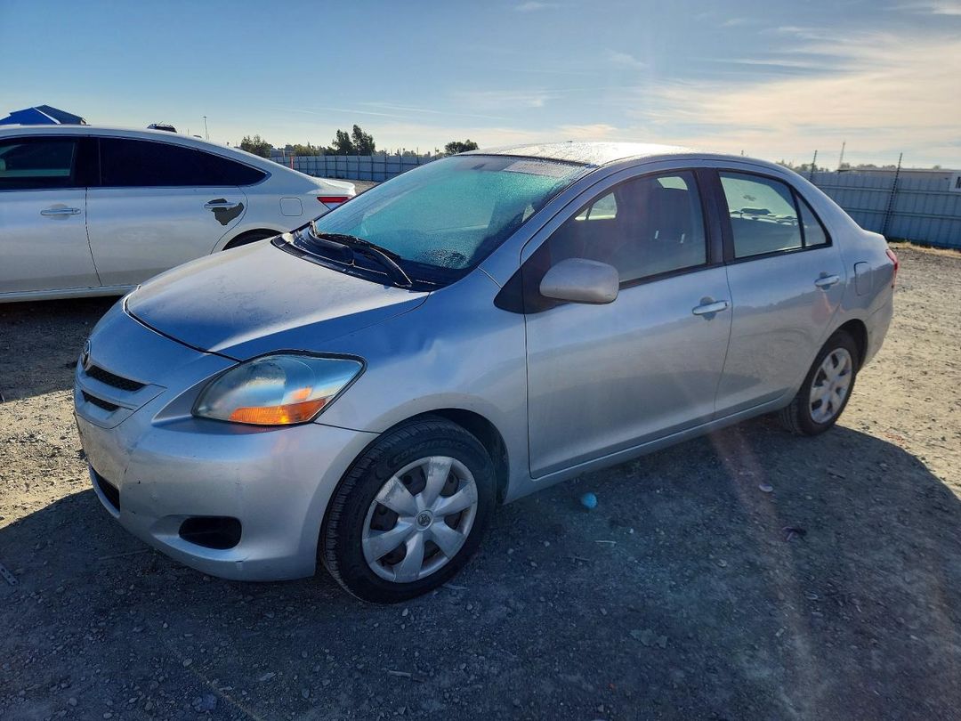 Vista de 2007 TOYOTA YARIS BASE, ángulo 1