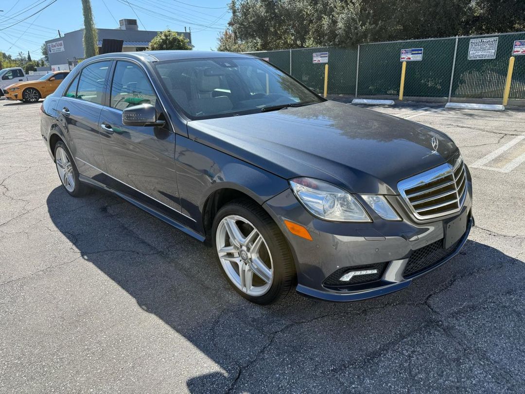 Vista de 2011 MERCEDES-BENZ E 550 4MATIC, ángulo 1