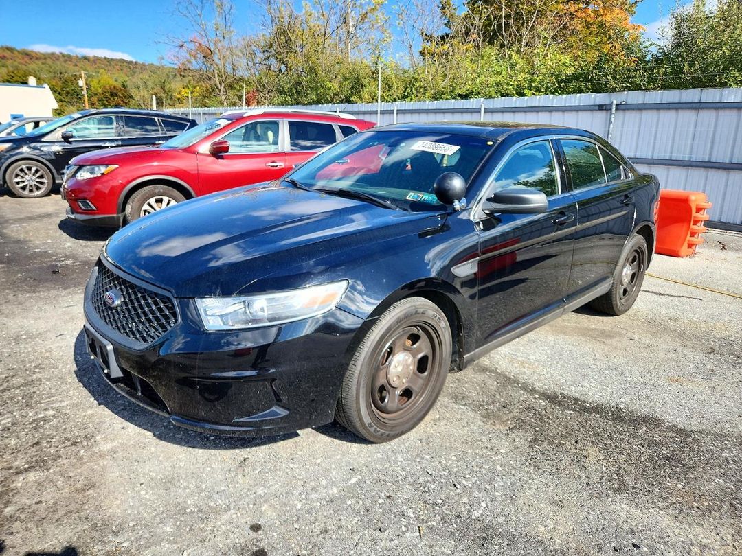Vue de 2018 FORD TAURUS POLICE INTERCEPTOR, angle 1
