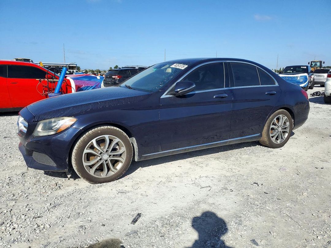 Vue de 2016 MERCEDES-BENZ C 300, angle 1