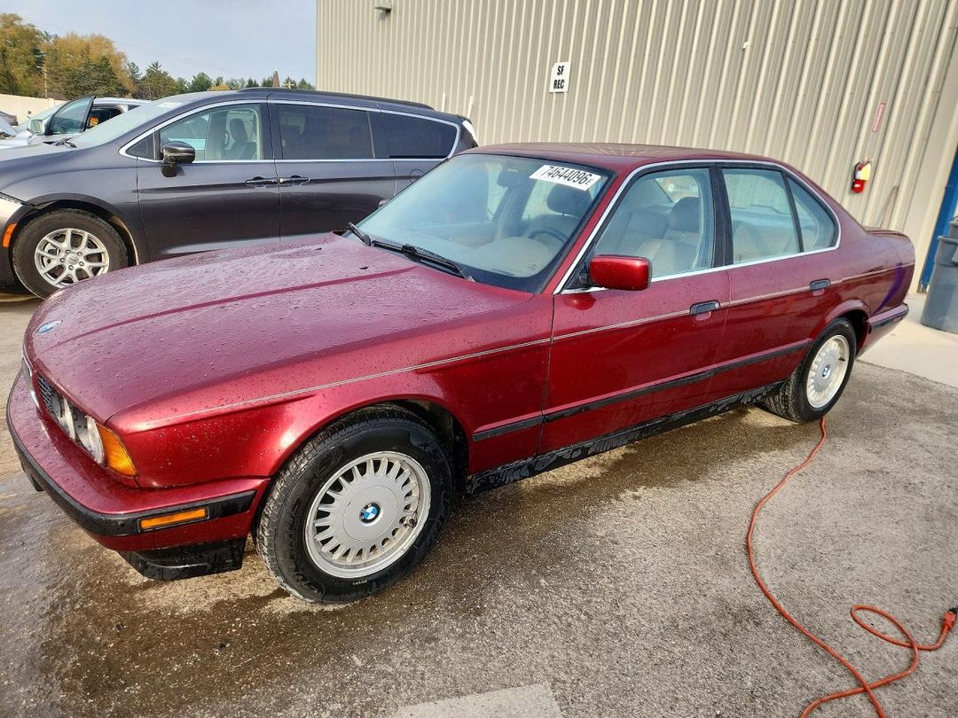 Vue de 1993 BMW 525 I AUTOMATIC, angle 1