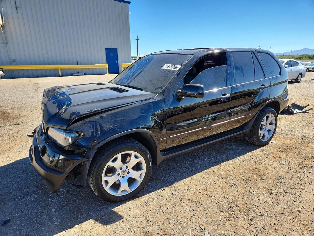 Vue de 2001 BMW X5 4.4I, angle 1