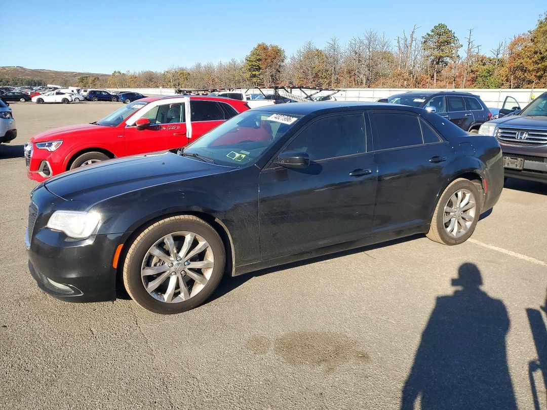Vista de 2016 CHRYSLER 300 LIMITED, ángulo 1