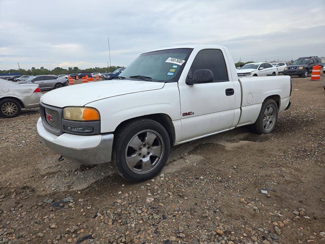 Vue de 1999 GMC NEW SIERRA C1500, angle 1