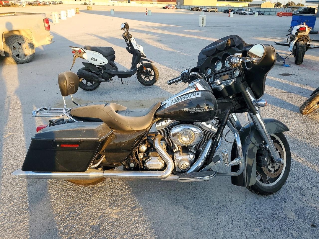 منظر 2009 Harley-Davidson Flhx، زاوية 1