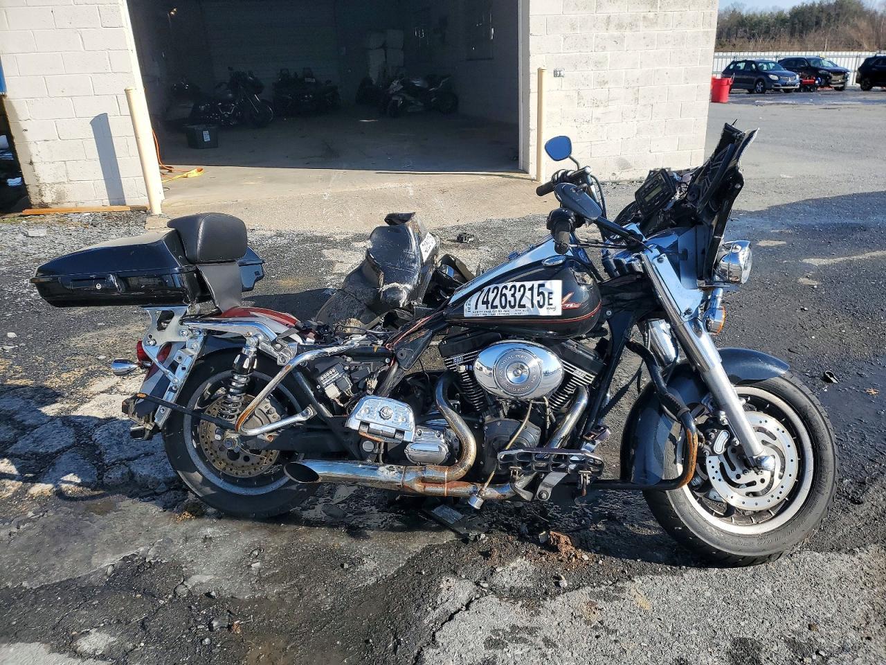 Vista de 2002 HARLEY-DAVIDSON FLHRI, ángulo 1