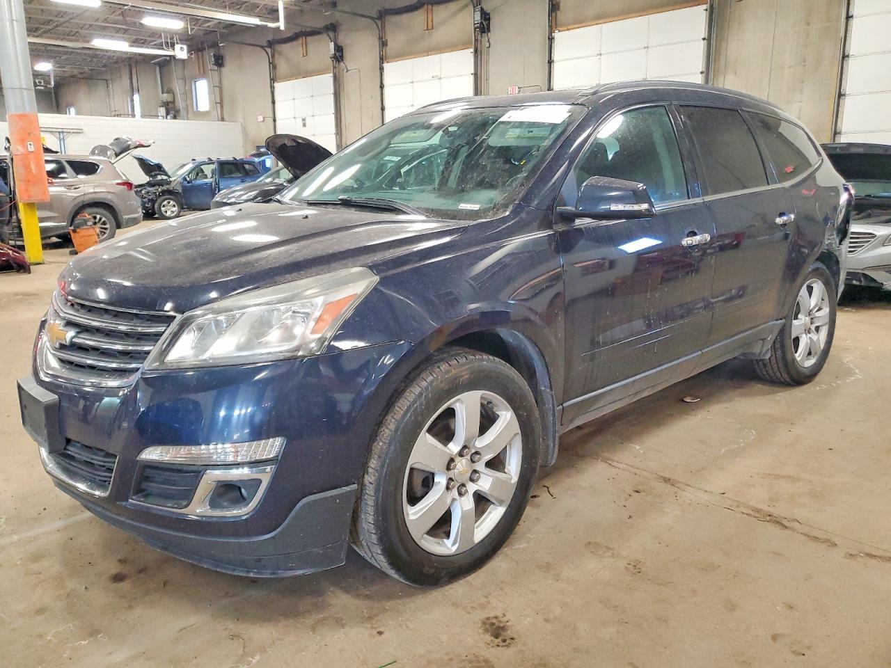 منظر 2017 CHEVROLET TRAVERSE LT، زاوية 1