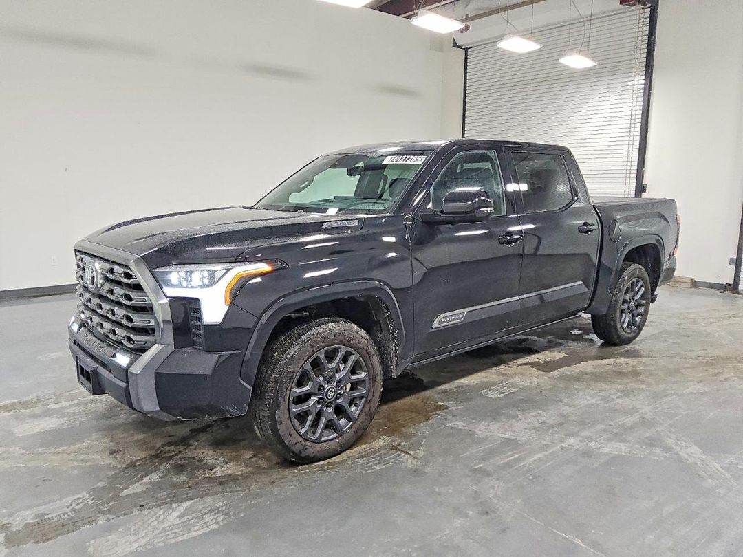 منظر 2026 TOYOTA TUNDRA PLATINUM HV، زاوية 1