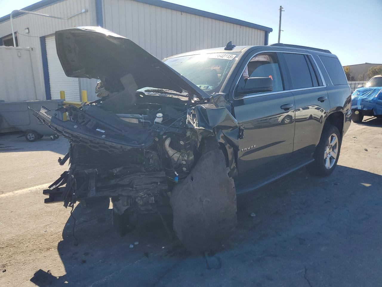 Vista de 2019 CHEVROLET TAHOE K1500 LT, ángulo 1