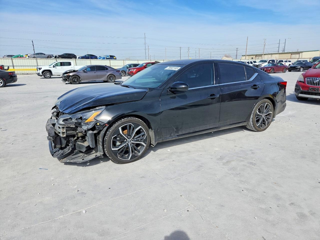 Vue de 2024 NISSAN ALTIMA 2.5 SR, angle 1