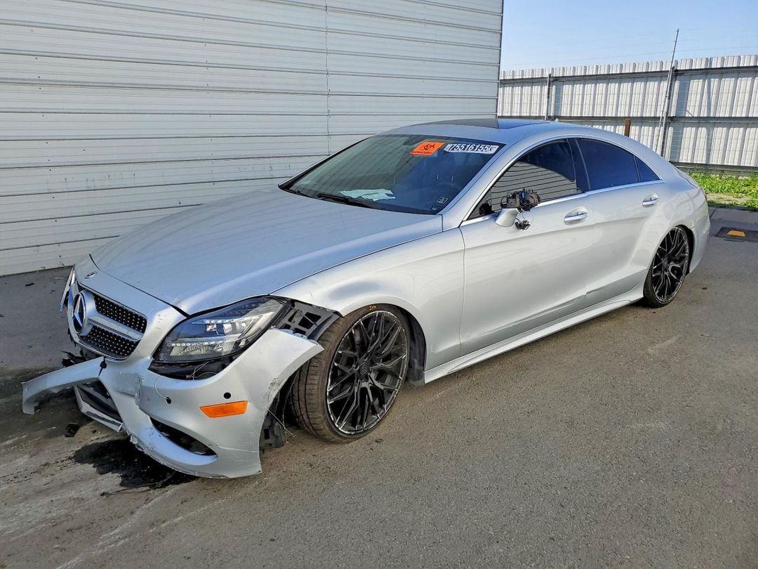 Vue de 2015 MERCEDES-BENZ CLS 400, angle 1