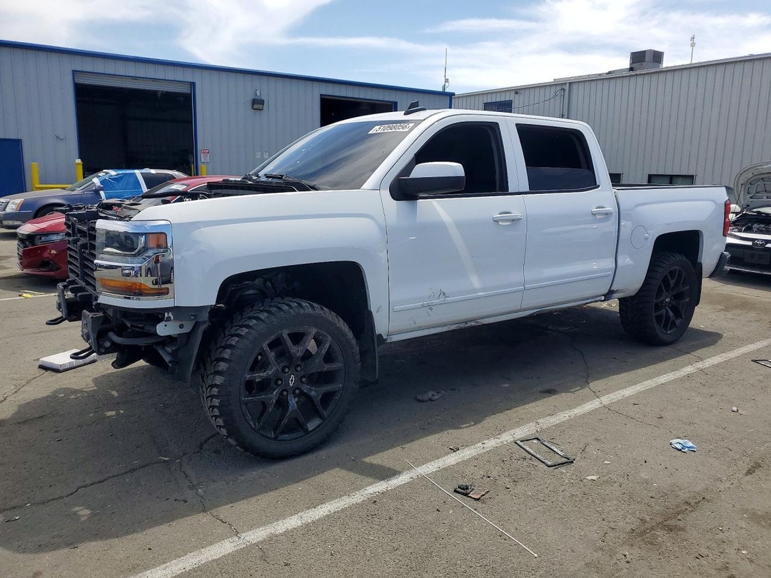 Vue de 2017 CHEVROLET SILVERADO C1500 LT, angle 1