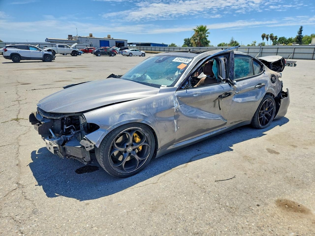 منظر 2018 ALFA ROMEO GIULIA TI، زاوية 1