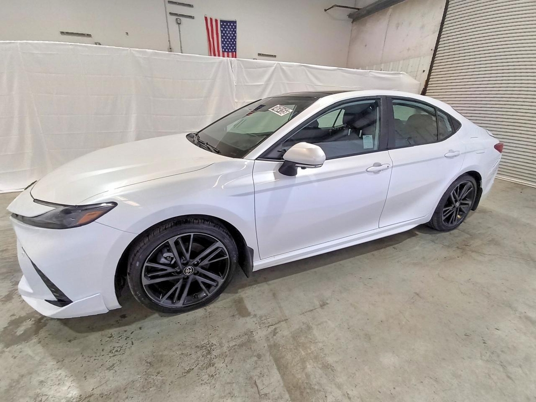 Vue de 2026 TOYOTA CAMRY XSE, angle 1