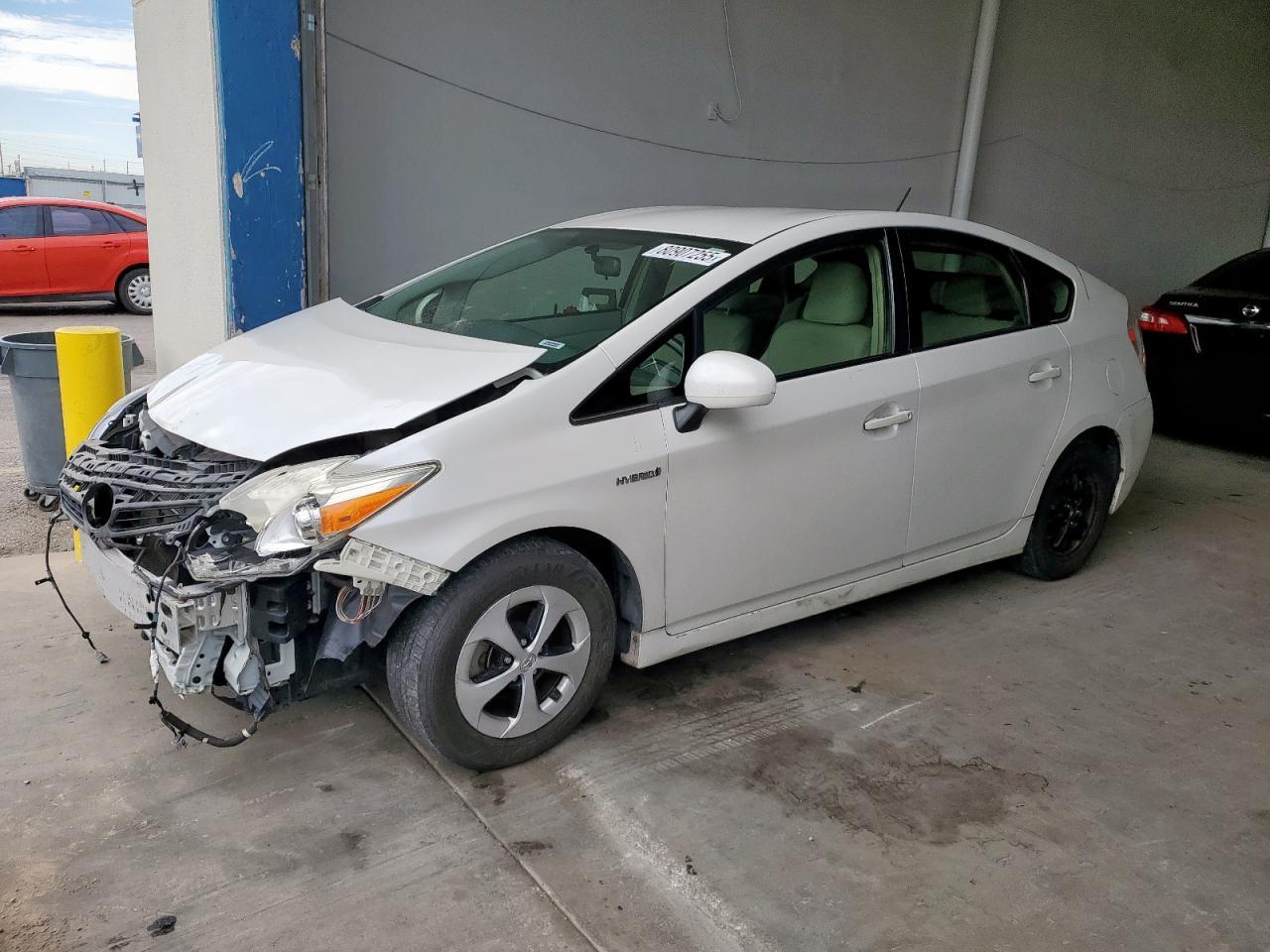 Вид 2014 TOYOTA PRIUS, угол 1