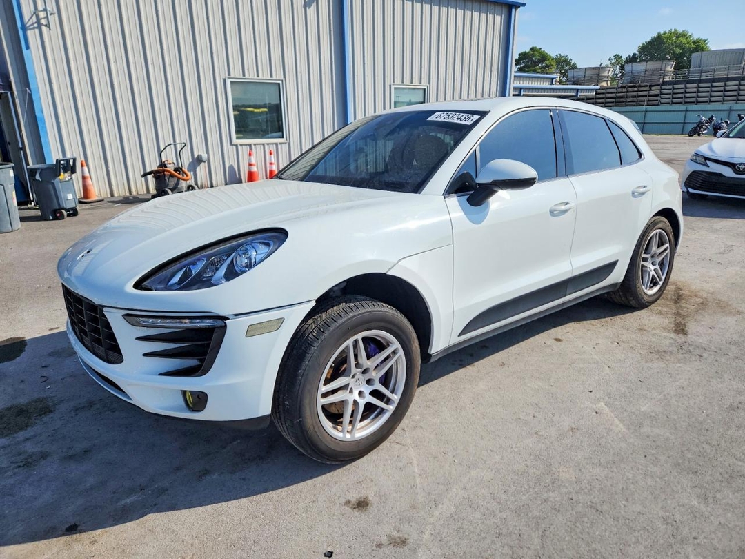 Вид 2018 PORSCHE MACAN, угол 1