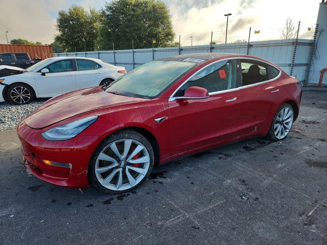 Vue de 2019 TESLA MODEL 3, angle 1