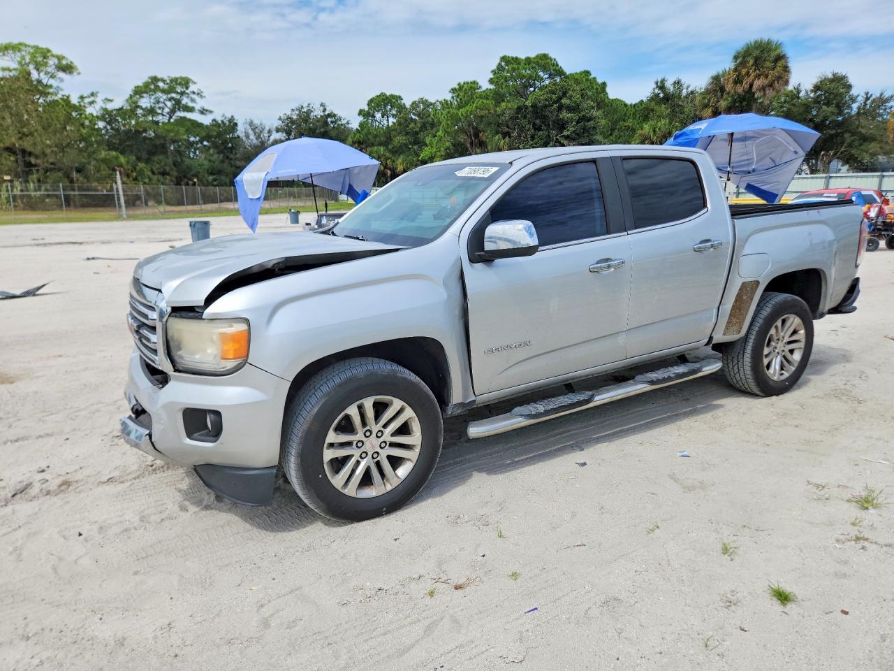 Vista de 2017 GMC CANYON SLT, ángulo 1