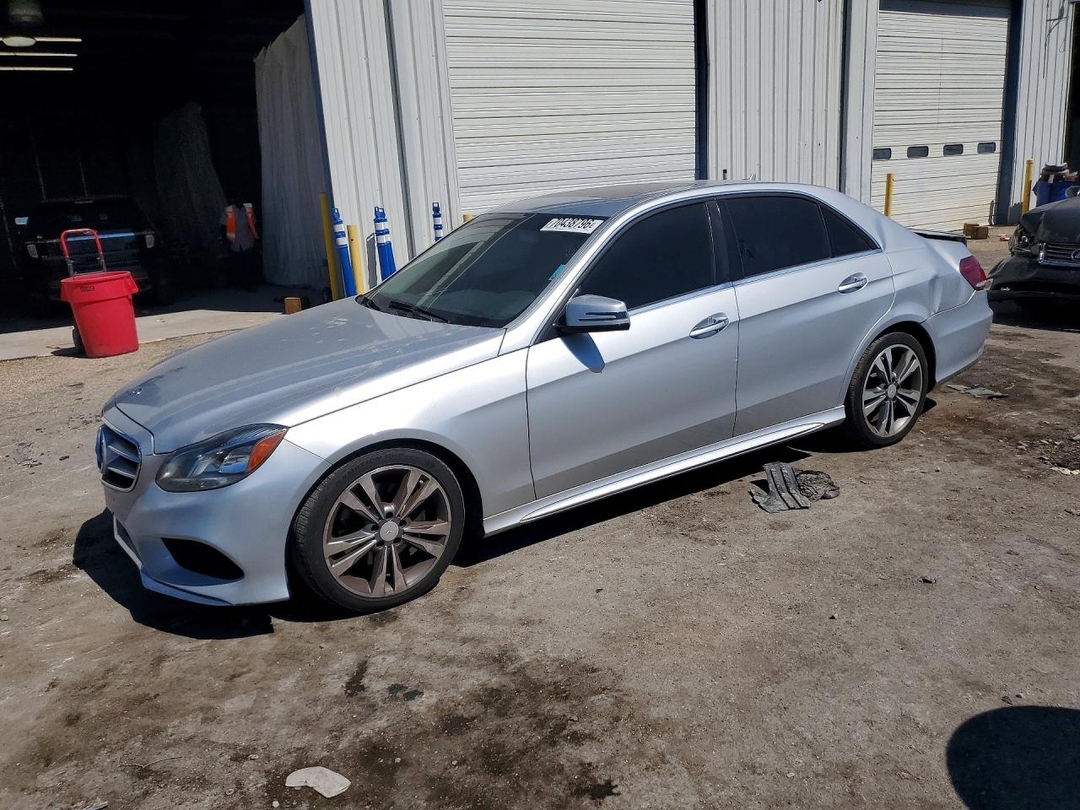 Vista de 2014 MERCEDES-BENZ E 350, ángulo 1