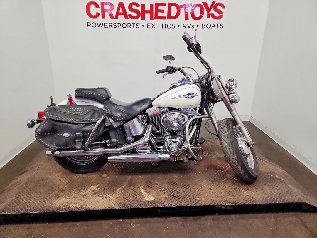 منظر 2005 HARLEY-DAVIDSON FLSTCI، زاوية 1