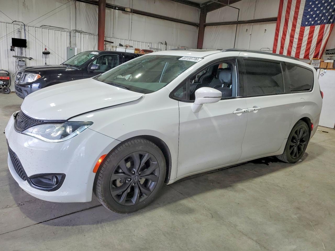Vista de 2019 CHRYSLER PACIFICA LIMITED, ángulo 1