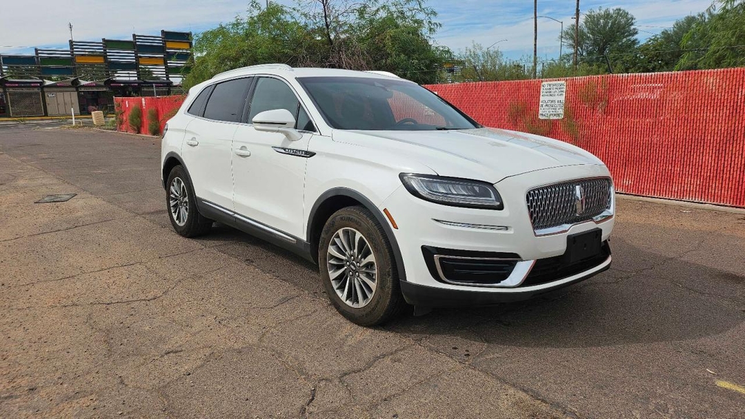 Vue de 2020 LINCOLN NAUTILUS, angle 1