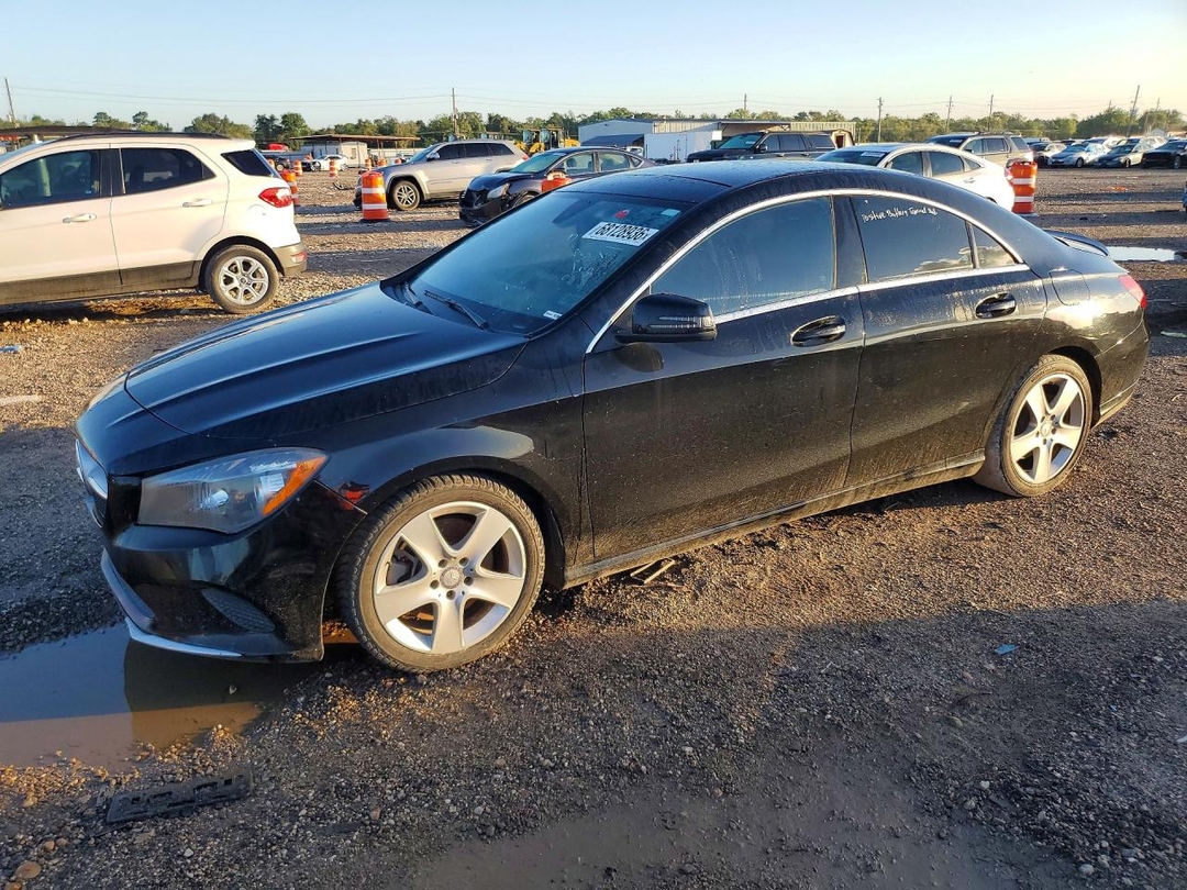 Vue de 2018 MERCEDES-BENZ CLA 250, angle 1