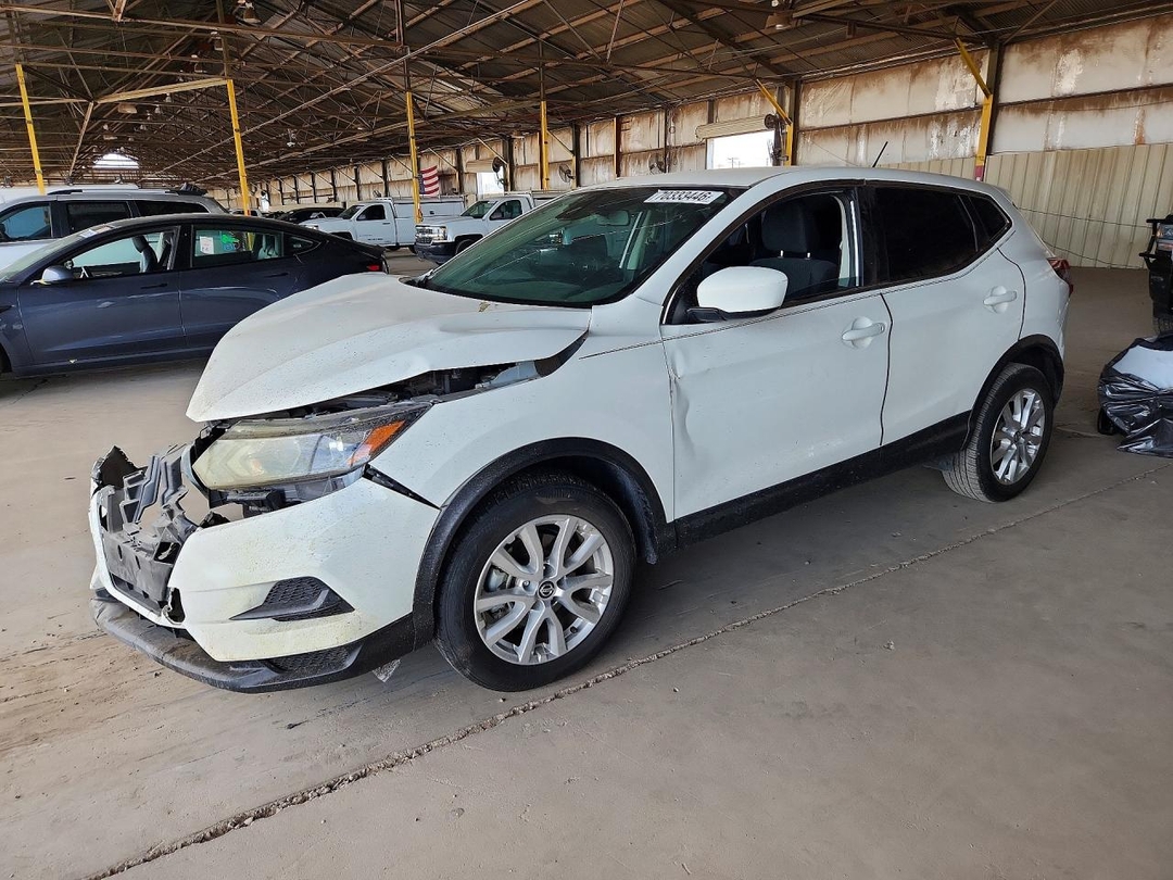 Vue de 2021 NISSAN ROGUE SPORT S, angle 1