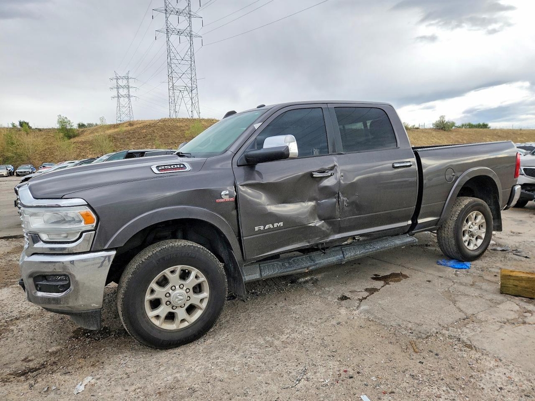 Vista de 2019 RAM 2500 LARAMIE, ángulo 1