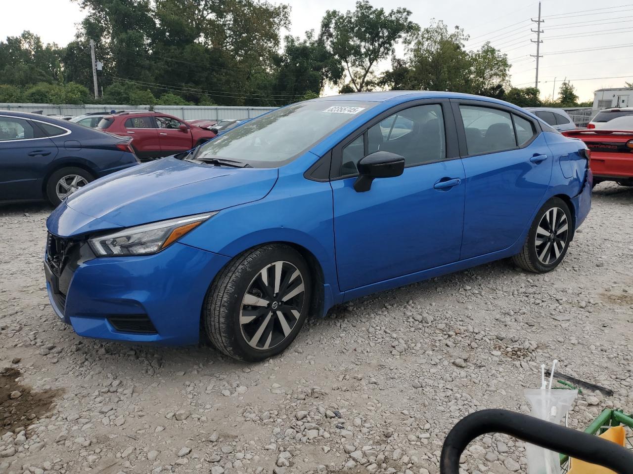 Vue de 2022 NISSAN VERSA SR, angle 1