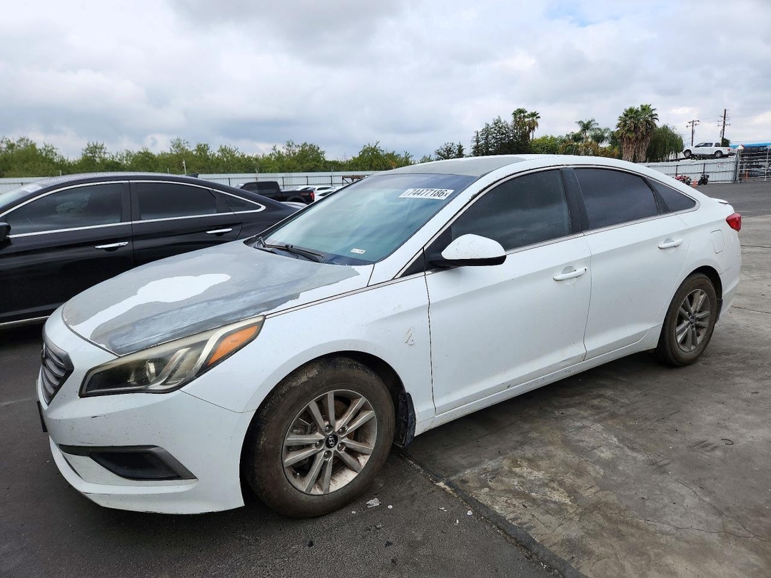 Vista de 2017 HYUNDAI SONATA SE, ángulo 1