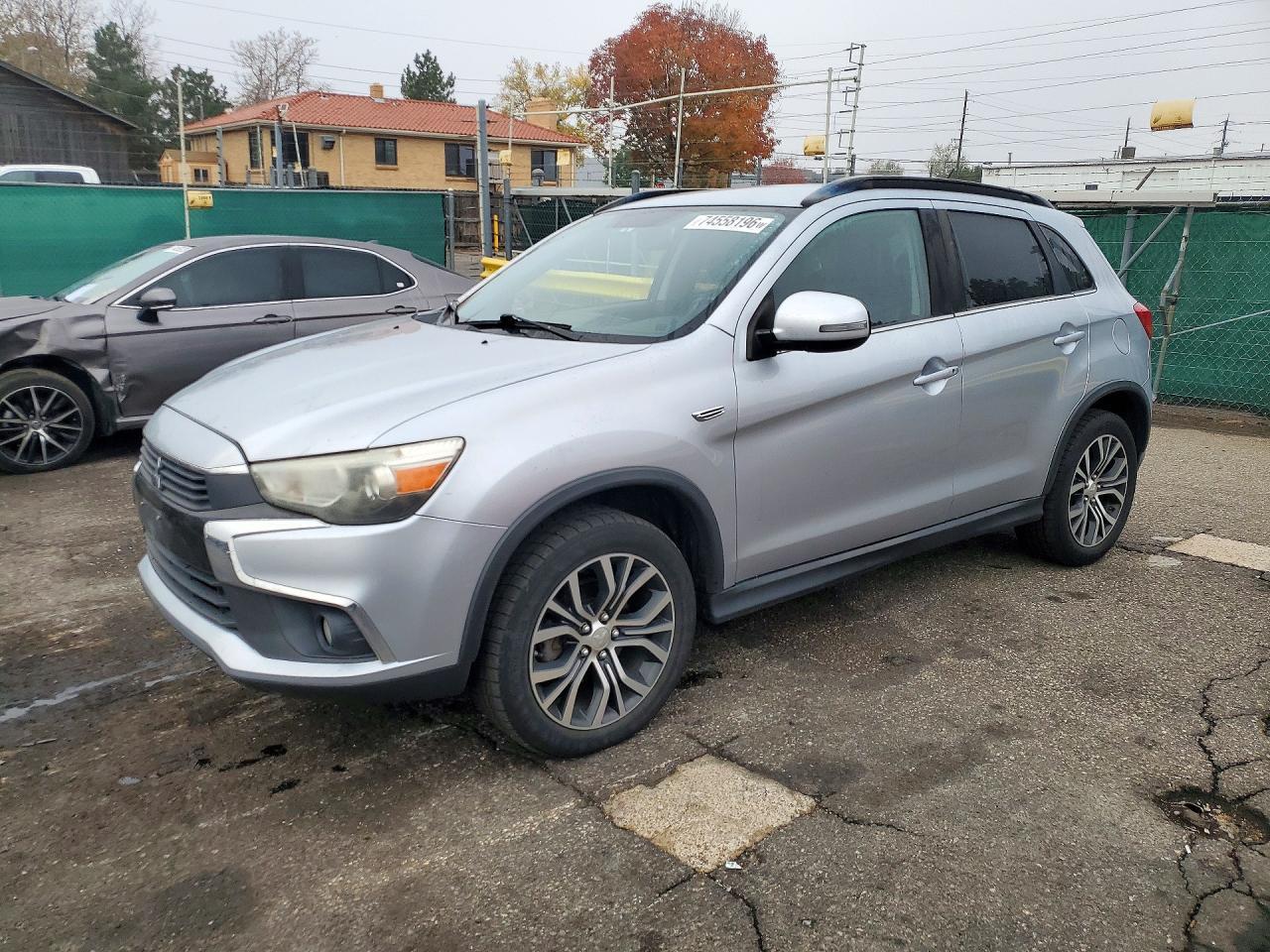 Vue de 2016 MITSUBISHI OUTLANDER SPORT SEL, angle 1