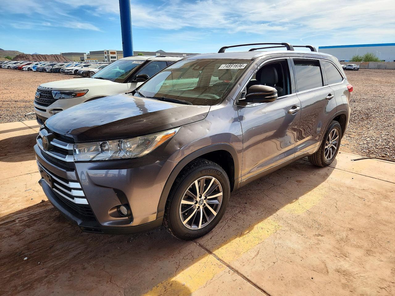 منظر 2018 TOYOTA HIGHLANDER XLE، زاوية 1