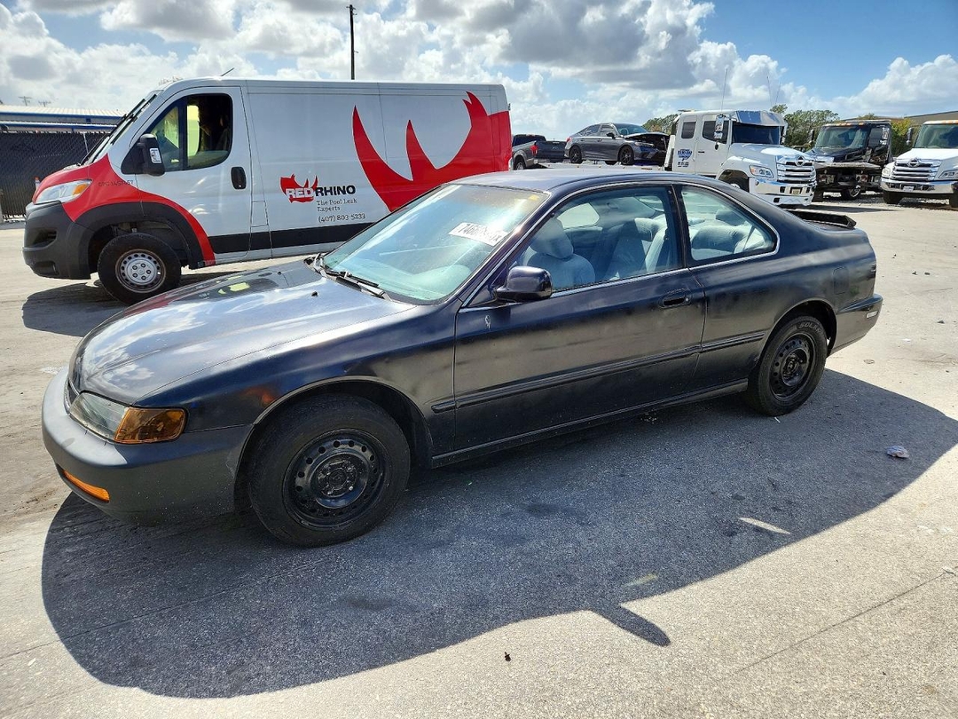 Vue de 1997 HONDA ACCORD LX, angle 1