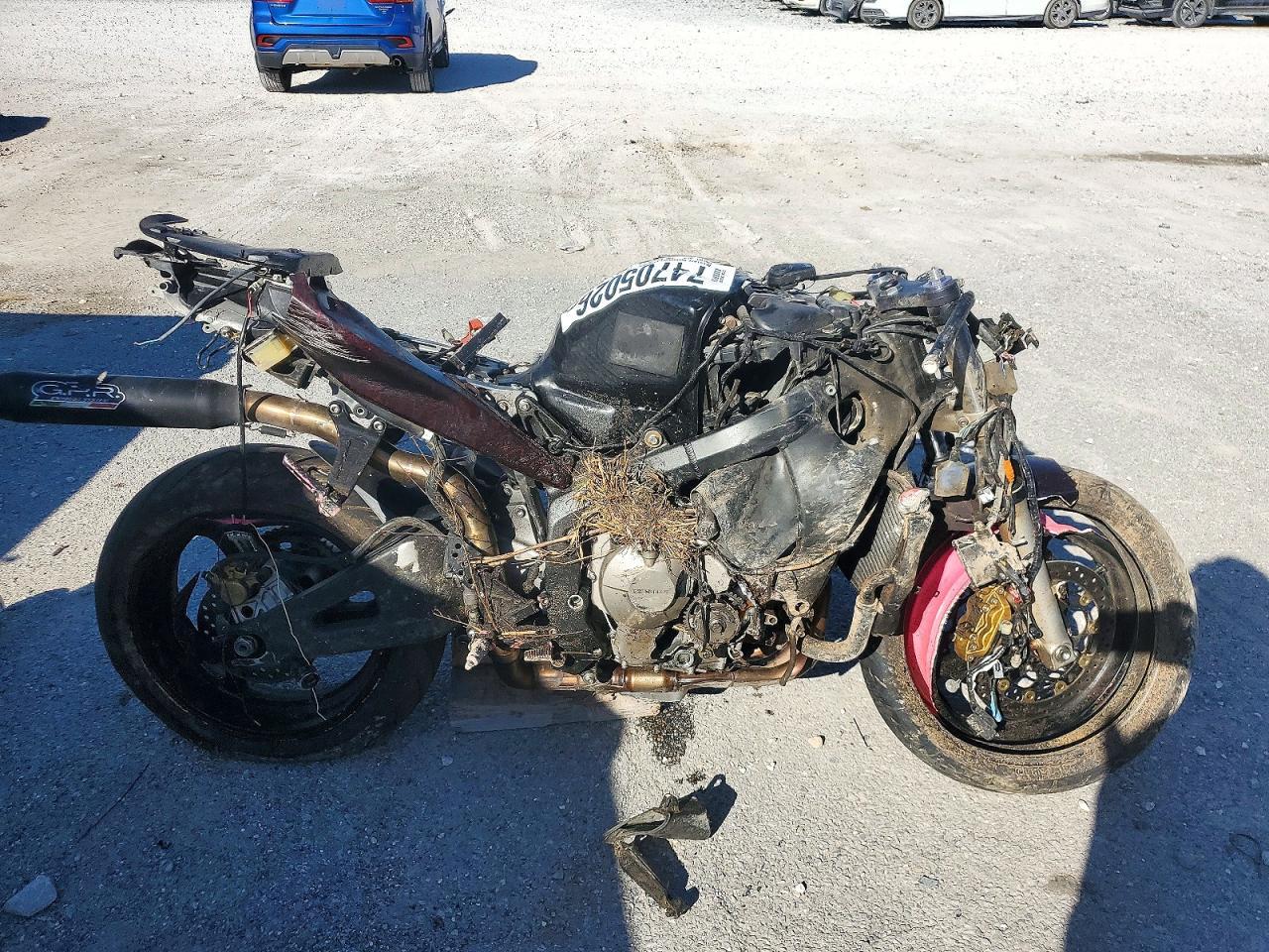 Vue de 2003 HONDA CBR600 RR, angle 1