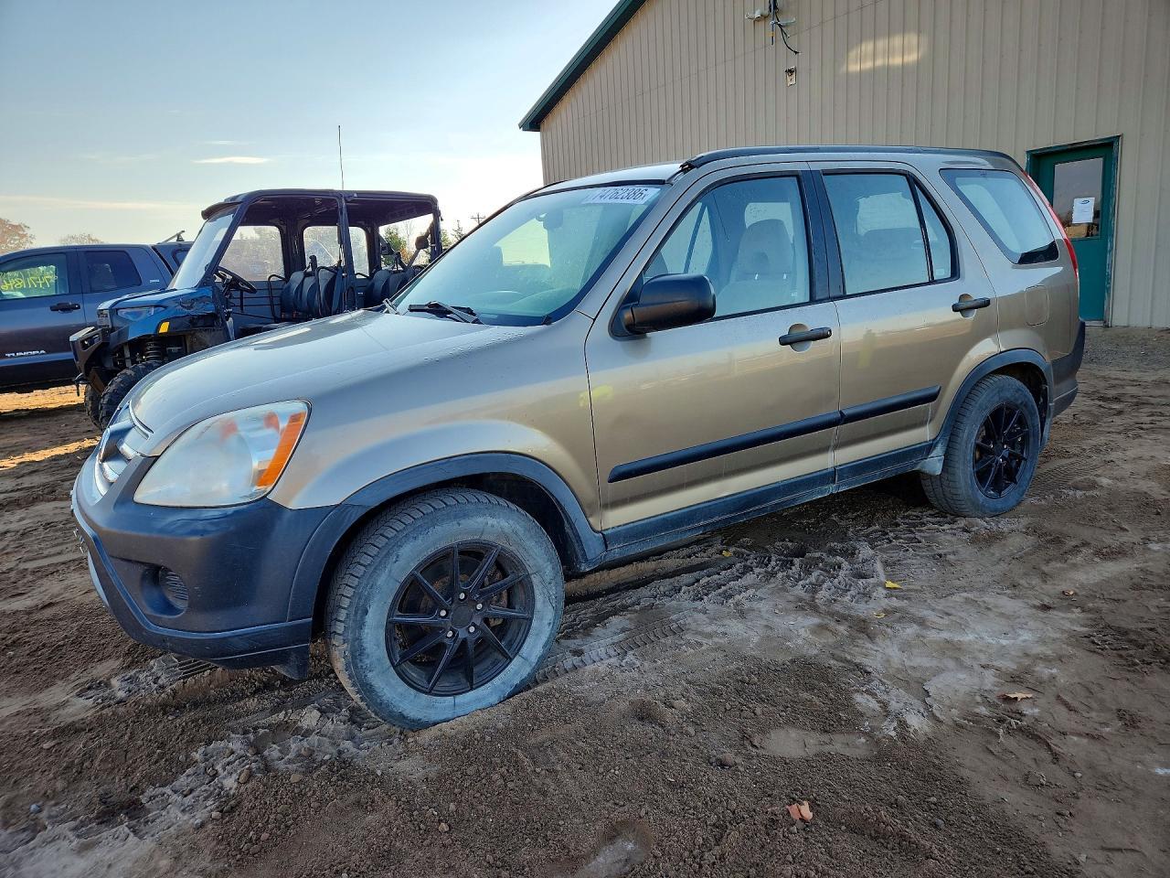 Вид 2005 HONDA CR-V LX, угол 1