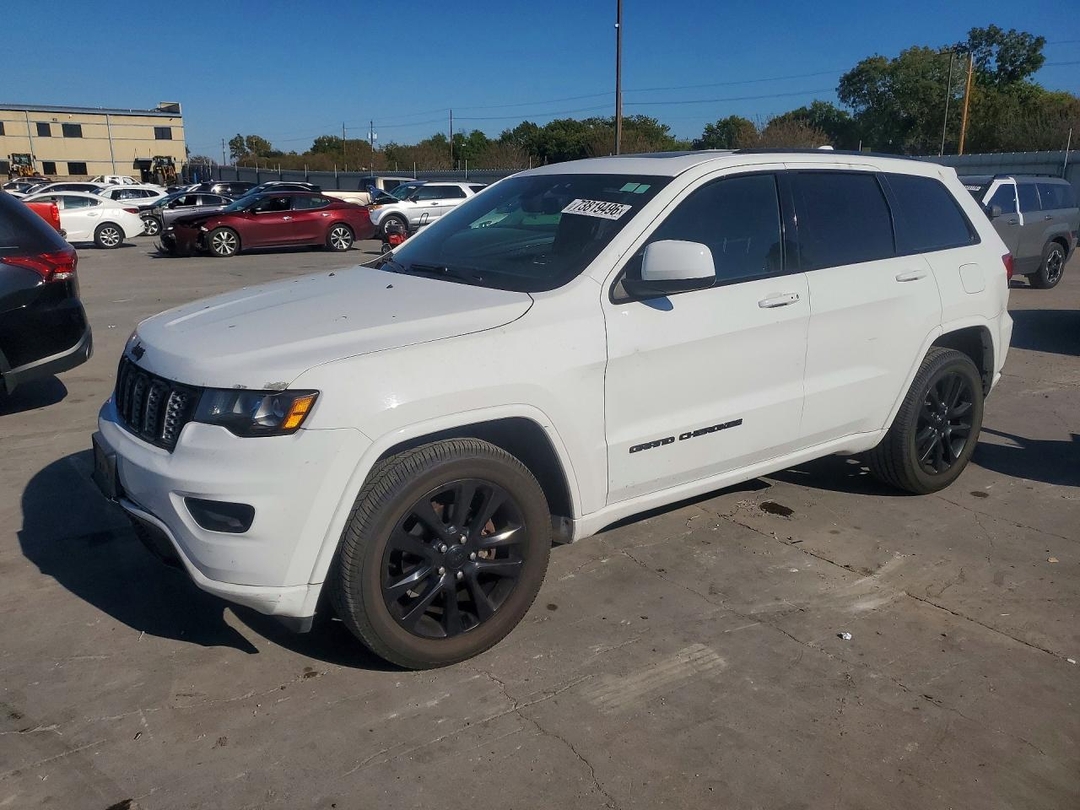 Vue de 2017 JEEP GRAND CHEROKEE LAREDO, angle 1