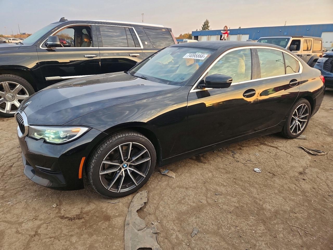 منظر 2020 BMW 330XI، زاوية 1