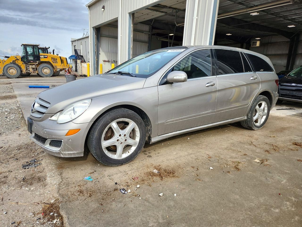 Vue de 2006 MERCEDES-BENZ R 350, angle 1