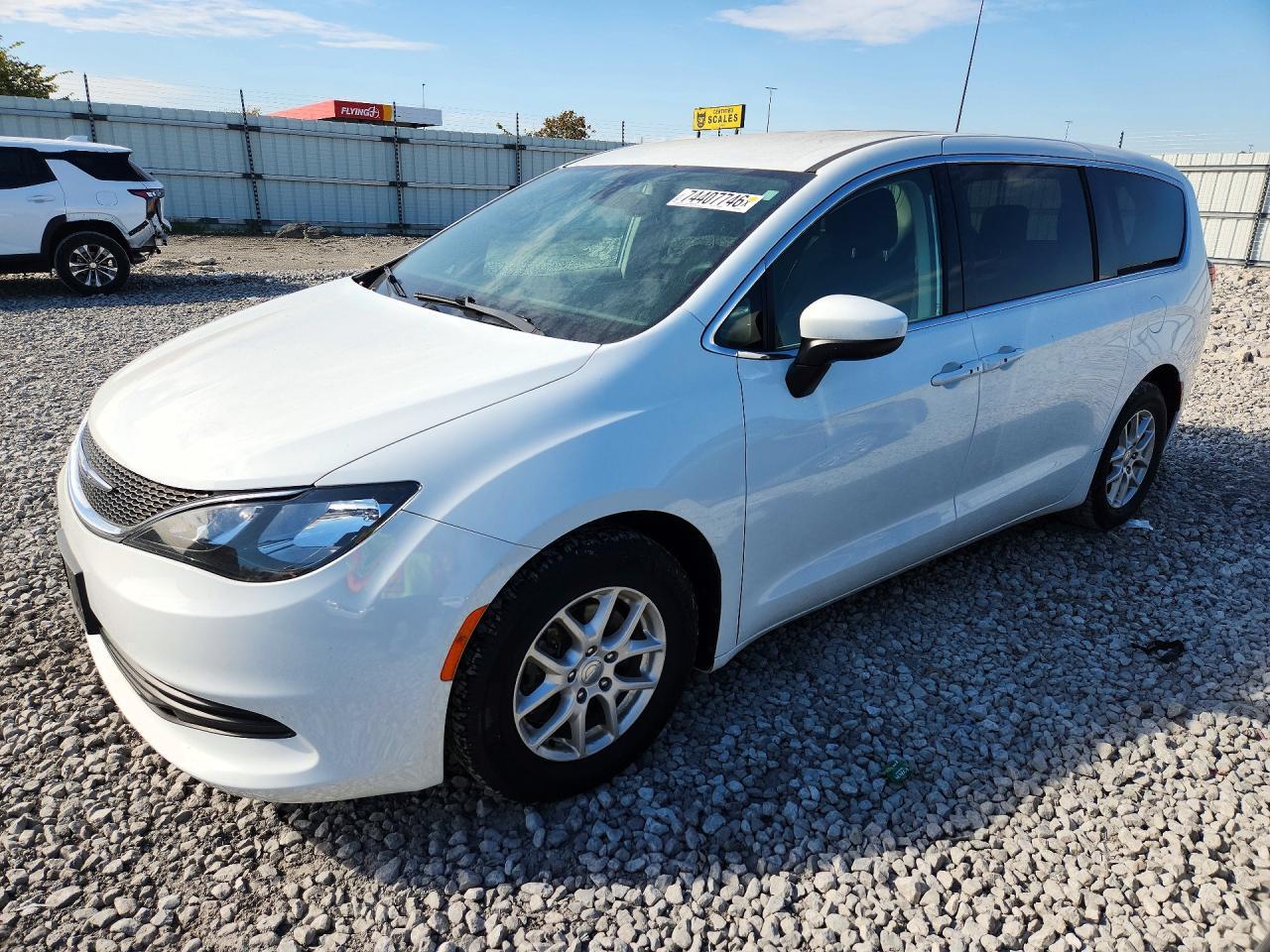 Vue de 2017 CHRYSLER PACIFICA TOURING, angle 1