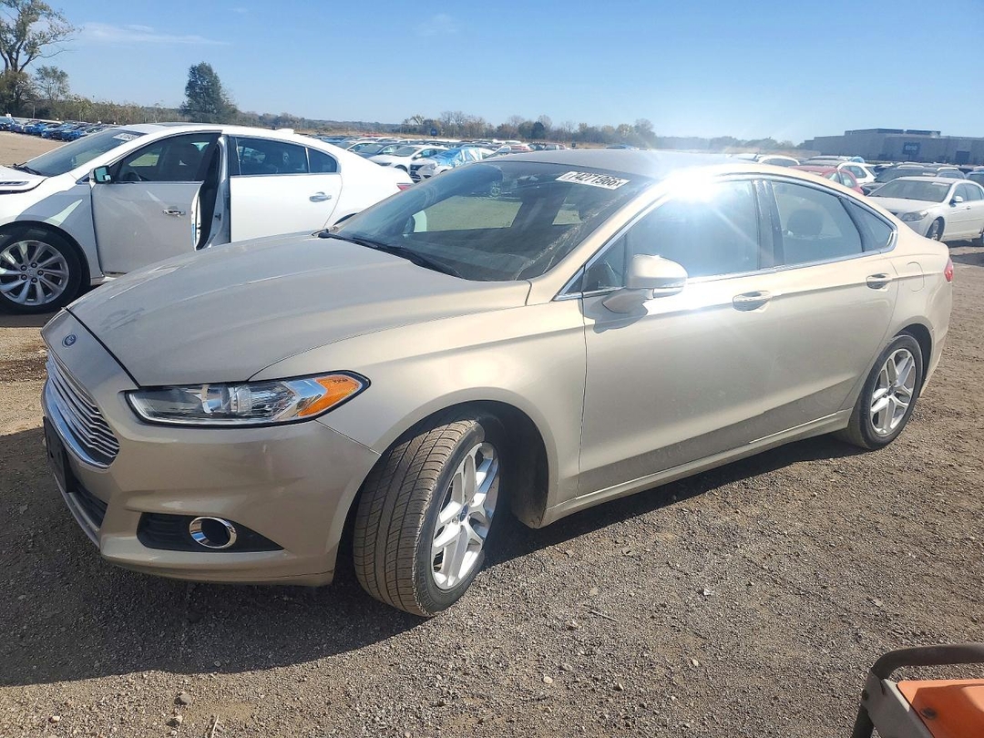 Vue de 2015 FORD FUSION SE, angle 1