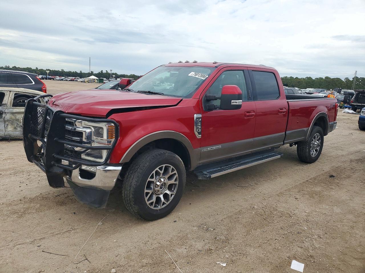 Vue de 2022 FORD F350 SUPER DUTY, angle 1