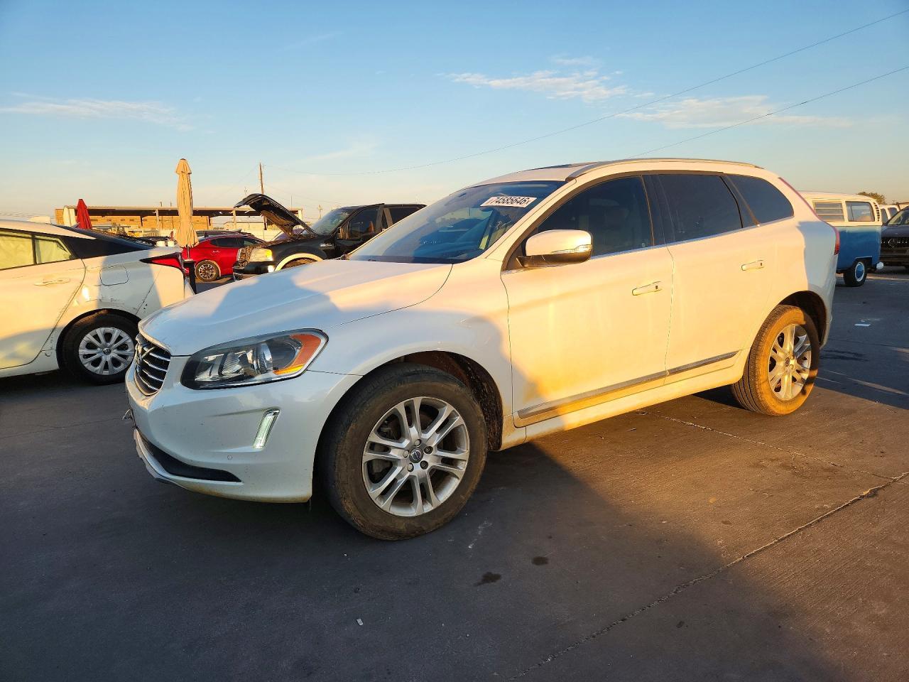 2016 VOLVO XC60 T5 PREMIER view, angle 1