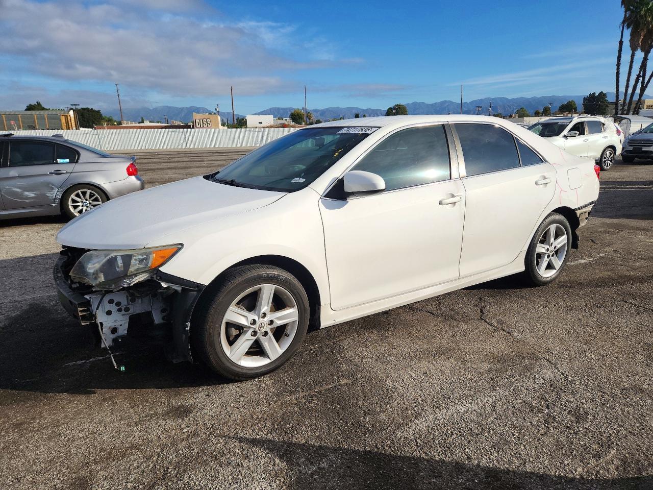منظر 2012 TOYOTA CAMRY SE، زاوية 1