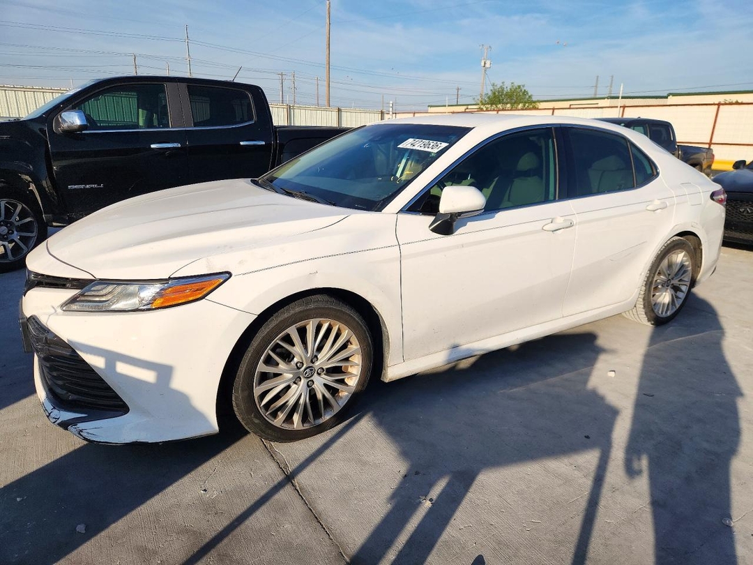 Vedere 2019 TOYOTA CAMRY XLE, unghi 1