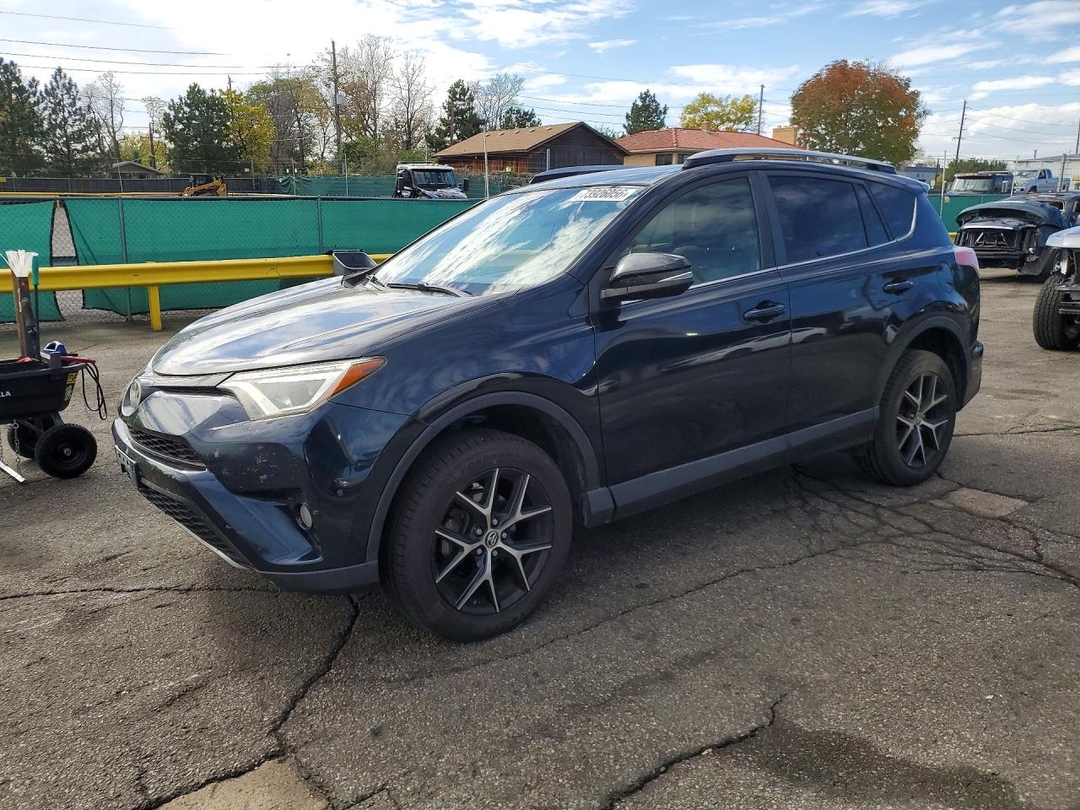 منظر 2017 TOYOTA RAV4 SE، زاوية 1