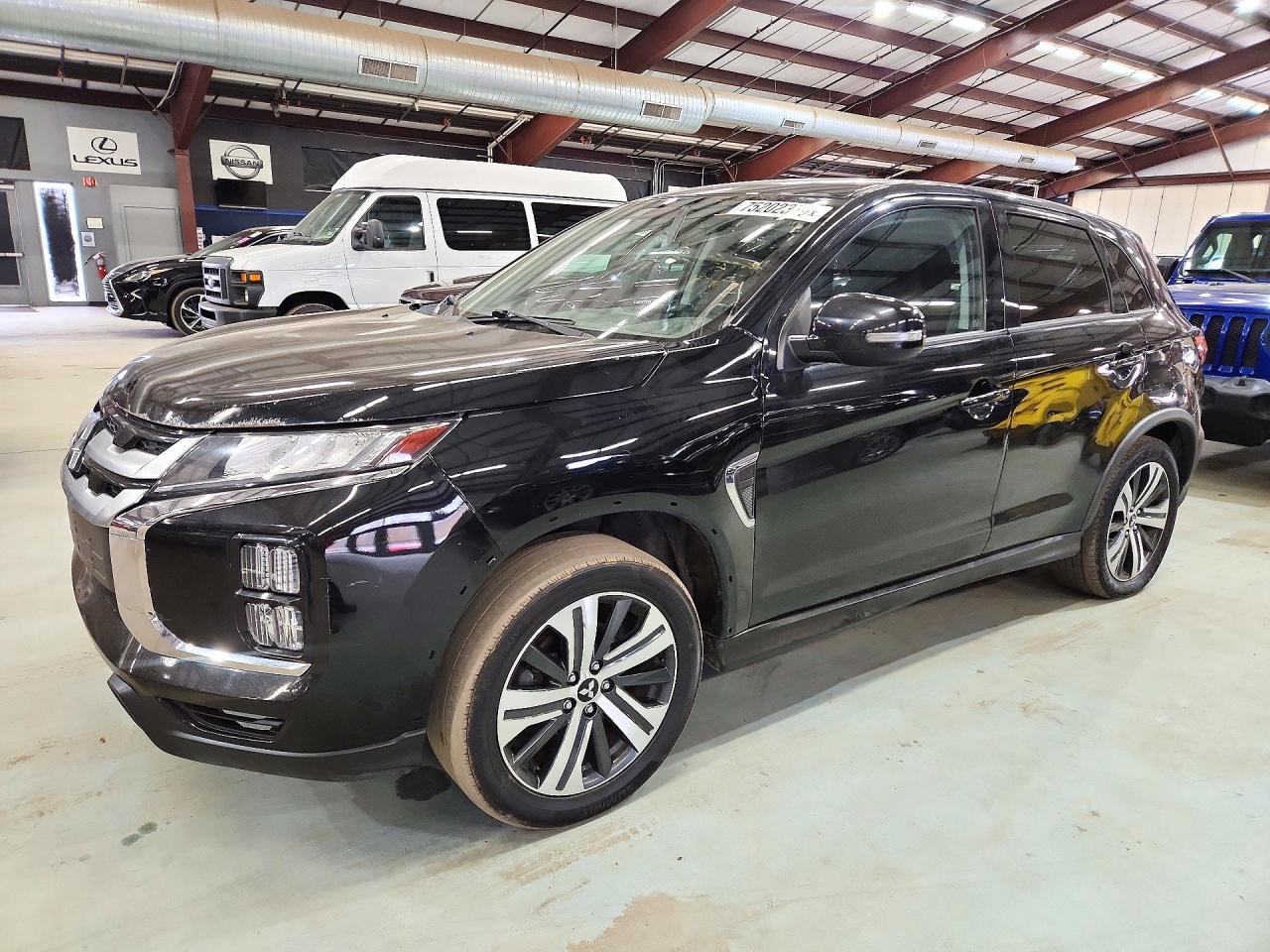 Vue de 2021 MITSUBISHI OUTLANDER ES, angle 1