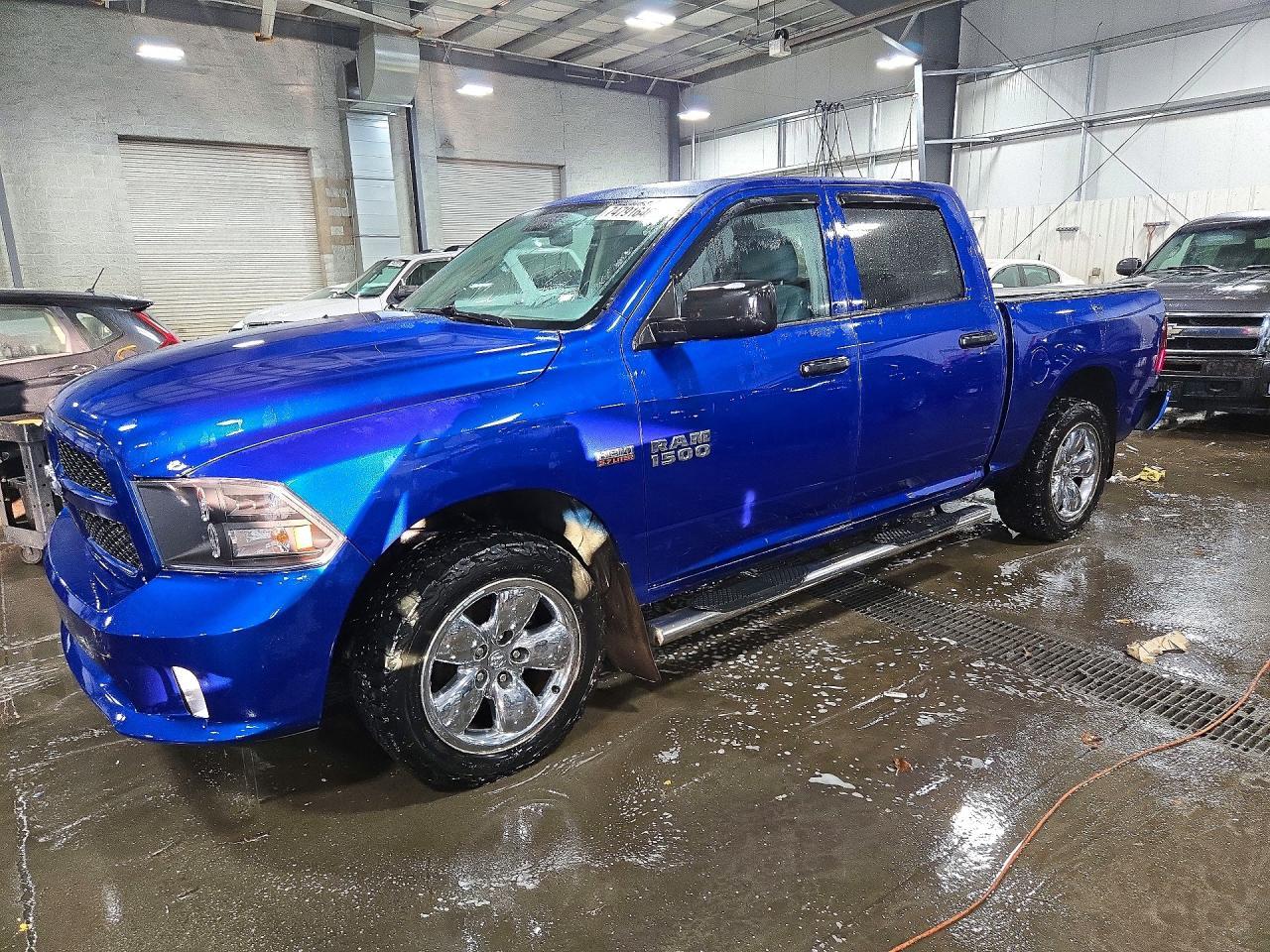 منظر 2015 RAM 1500 ST، زاوية 1